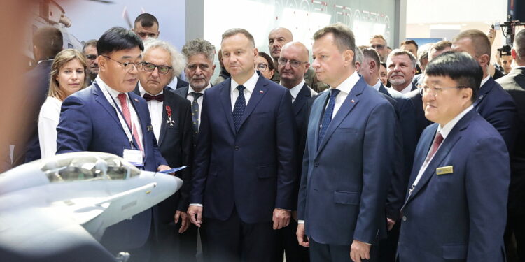 05.09.2022. Kielce. Prezydent Andrzej Duda i minister obrony narodowej Mariusz Błaszczak wizytują 30. Międzynarodowy Salon Przemysłu Obronnego / Fot. Wiktor Taszłow - Radio Kielce