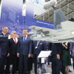 05.09.2022. Kielce. Prezydent Andrzej Duda i minister obrony narodowej Mariusz Błaszczak wizytują 30. Międzynarodowy Salon Przemysłu Obronnego / Fot. Wiktor Taszłow - Radio Kielce