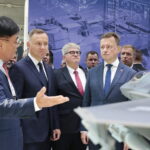 05.09.2022. Kielce. Prezydent Andrzej Duda i minister obrony narodowej Mariusz Błaszczak wizytują 30. Międzynarodowy Salon Przemysłu Obronnego / Fot. Wiktor Taszłow - Radio Kielce