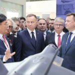 05.09.2022. Kielce. Prezydent Andrzej Duda i minister obrony narodowej Mariusz Błaszczak wizytują 30. Międzynarodowy Salon Przemysłu Obronnego / Fot. Wiktor Taszłow - Radio Kielce