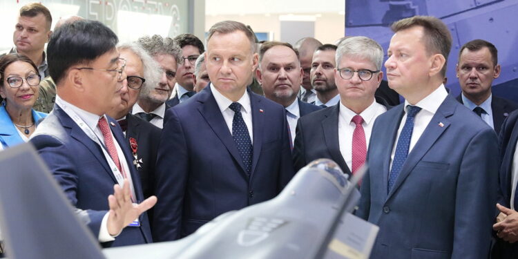 05.09.2022. Kielce. Prezydent Andrzej Duda i minister obrony narodowej Mariusz Błaszczak wizytują 30. Międzynarodowy Salon Przemysłu Obronnego / Fot. Wiktor Taszłow - Radio Kielce