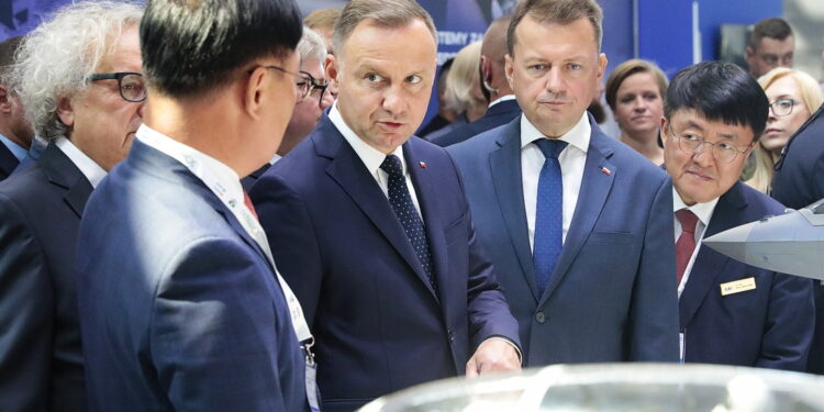 05.09.2022. Kielce. Prezydent Andrzej Duda i minister obrony narodowej Mariusz Błaszczak wizytują 30. Międzynarodowy Salon Przemysłu Obronnego / Fot. Wiktor Taszłow - Radio Kielce