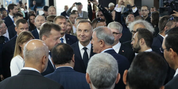 05.09.2022. Kielce. Prezydent Andrzej Duda i minister obrony narodowej Mariusz Błaszczak wizytują 30. Międzynarodowy Salon Przemysłu Obronnego / Fot. Wiktor Taszłow - Radio Kielce