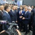 05.09.2022. Kielce. Prezydent Andrzej Duda i minister obrony narodowej Mariusz Błaszczak wizytują 30. Międzynarodowy Salon Przemysłu Obronnego / Fot. Wiktor Taszłow - Radio Kielce