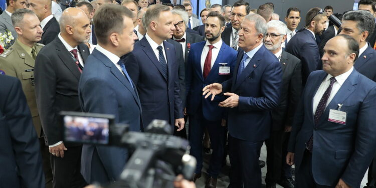 05.09.2022. Kielce. Prezydent Andrzej Duda i minister obrony narodowej Mariusz Błaszczak wizytują 30. Międzynarodowy Salon Przemysłu Obronnego / Fot. Wiktor Taszłow - Radio Kielce