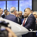 05.09.2022. Kielce. Prezydent Andrzej Duda i minister obrony narodowej Mariusz Błaszczak wizytują 30. Międzynarodowy Salon Przemysłu Obronnego / Fot. Wiktor Taszłow - Radio Kielce