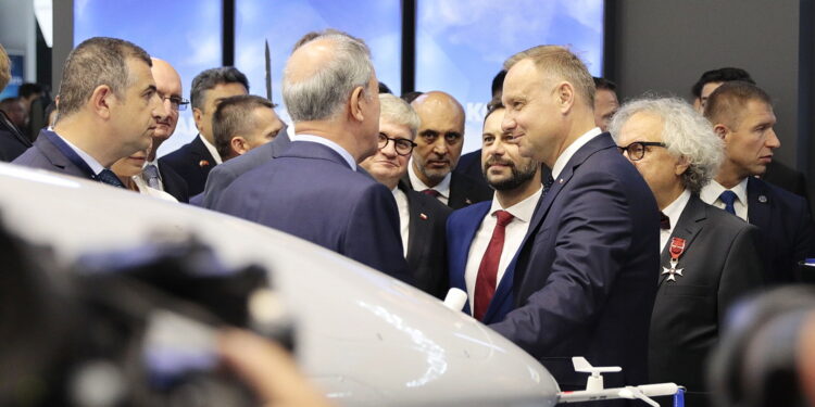 05.09.2022. Kielce. Prezydent Andrzej Duda i minister obrony narodowej Mariusz Błaszczak wizytują 30. Międzynarodowy Salon Przemysłu Obronnego / Fot. Wiktor Taszłow - Radio Kielce