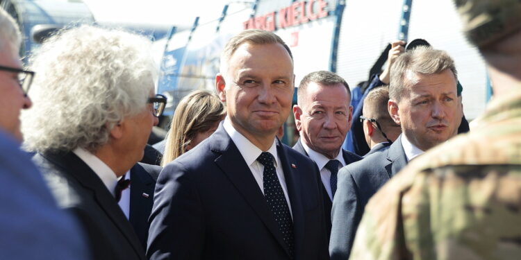 05.09.2022. Kielce. Prezydent Andrzej Duda i minister obrony narodowej Mariusz Błaszczak wizytują 30. Międzynarodowy Salon Przemysłu Obronnego / Fot. Wiktor Taszłow - Radio Kielce