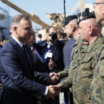 05.09.2022. Kielce. Prezydent Andrzej Duda i minister obrony narodowej Mariusz Błaszczak wizytują 30. Międzynarodowy Salon Przemysłu Obronnego / Fot. Wiktor Taszłow - Radio Kielce