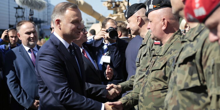 05.09.2022. Kielce. Prezydent Andrzej Duda i minister obrony narodowej Mariusz Błaszczak wizytują 30. Międzynarodowy Salon Przemysłu Obronnego / Fot. Wiktor Taszłow - Radio Kielce