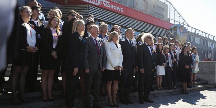 05.09.2022. Kielce. Prezydent Andrzej Duda i minister obrony narodowej Mariusz Błaszczak wizytują 30. Międzynarodowy Salon Przemysłu Obronnego / Fot. Wiktor Taszłow - Radio Kielce