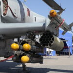 08.09.2022. Kielce. 30. Międzynarodowy Salon Przemysłu Obronnego. Śmigłowiec szturmowy Bell AH-1Z Viper / Fot. Wiktor Taszłow - Radio Kielce