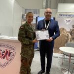 08.09.2022. Kielce. Dzień Weterana Walk o Niepodległość RP. Na zdjęciu (od lewej): mjr dr Katarzyna Rzadkowska i mjr rezerwy Paweł Baranowicz. / Fot. Paulina Michta - Radio Kielce.