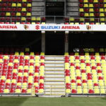 02.09.2022. Kielce. Suzuki Arena. Żółto-czerwone krzesełka / Fot. Jarosław Kubalski - Radio Kielce