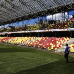 02.09.2022. Kielce. Suzuki Arena. Żółto-czerwone krzesełka / Fot. Jarosław Kubalski - Radio Kielce