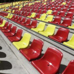 02.09.2022. Kielce. Suzuki Arena. Żółto-czerwone krzesełka / Fot. Jarosław Kubalski - Radio Kielce