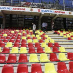 02.09.2022. Kielce. Suzuki Arena. Żółto-czerwone krzesełka / Fot. Jarosław Kubalski - Radio Kielce