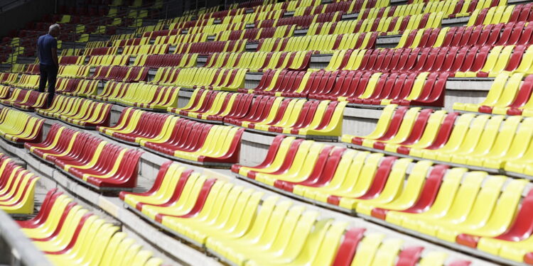 02.09.2022. Kielce. Suzuki Arena. Żółto-czerwone krzesełka / Fot. Jarosław Kubalski - Radio Kielce
