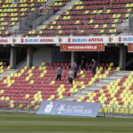 02.09.2022. Kielce. Suzuki Arena. Żółto-czerwone krzesełka / Fot. Jarosław Kubalski - Radio Kielce