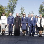 07.09.2022. Kielce. Uroczystości upamiętniające żołnierzy 4. Pułku Piechoty Legionów, którzy we wrześniu 1939 roku bronili Westerplatte. Na zdjęciu (od lewej): Cezary Majcher - członek zarządu powiatu, Magdalena Fogiel-Litwinek - zastępca komendanta Ochotniczych Hufców Pracy, Rafał Nowak - wicewojewoda świętokrzyski, biskup Marian Florczyk, Renata Janik - wicemarszałek województwa, Kazimierz Mądzik - świętokrzyski kurator oświaty, Dorota Koczwańska-Kalita - naczelnik delegatury Instytutu Pamięci Narodowej w Kielcach, Jarosław Karyś - przewodniczący Rady Miasta Kielce / Fot. Jarosław Kubalski - Radio Kielce
