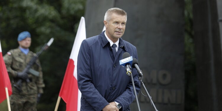 11.09.2022 Kielce. Pomnik Homo Homini. Obchody rocznicy ataków na WTC z 11 września 2001 r. Na zdjęciu prezydent Kielc Bogdan Wenta / Fot. Jarosław Kubalski - Radio Kielce