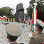 11.09.2022 Kielce. Pomnik Homo Homini. Obchody rocznicy ataków na WTC z 11 września 2001 r. / Fot. Jarosław Kubalski - Radio Kielce