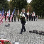 11.09.2022 Kielce. Pomnik Homo Homini. Obchody rocznicy ataków na WTC z 11 września 2001 r. Na zdjęciu senator Krzysztof Słoń / Fot. Jarosław Kubalski - Radio Kielce