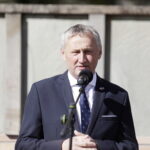 28.09.2022 Kielce. Policja. Ślubowanie nowo przyjętych funkcjonariuszy policji. Na zdjęciu: wojewoda Zbigniew Koniusz / Fot. Jarosław Kubalski - Radio Kielce