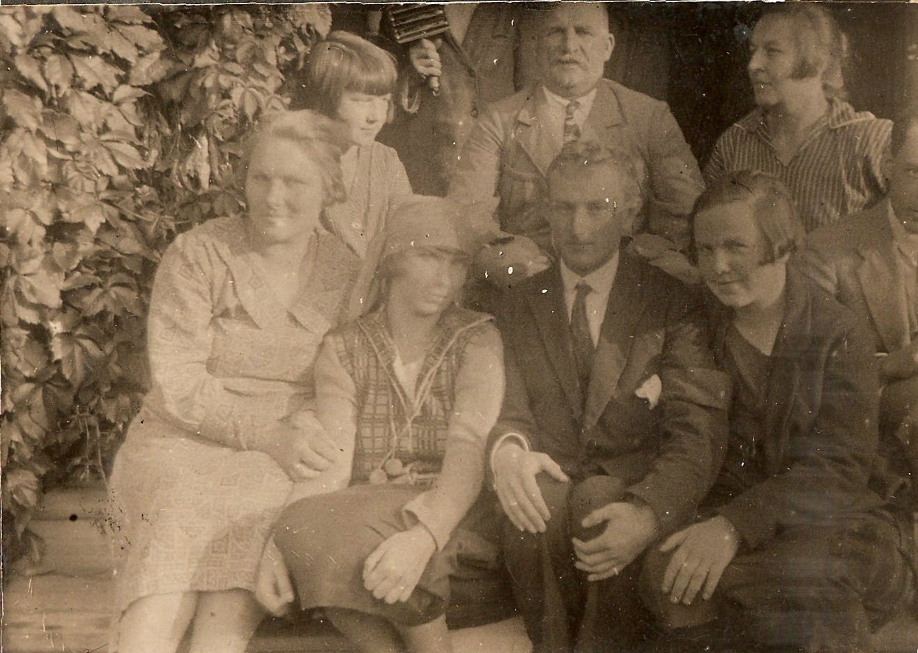 Klemens, Hanna, Kazimierz i ciotki Płońskie w 1927 roku / źródło: archiwum rodzinne Krzysztofa Strzałkowskiego