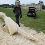 16.09.2022. Szydłów. Plener rzeźbiarski. Na zdjęciu Mieczysław Wojtkowski. / Fot. Piotr Walczak - Urząd Miasta i Gminy Szydłów