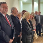 11.09.2022. Ostrowiec Świętokrzyski. Wystawa prac Leona Wyczółkowskiego w Pałacu Wielopolskich. Na zdjęciu (od lewej): poseł Andrzej Kryj. / Fot. Emilia Sitarska - Radio Kielce