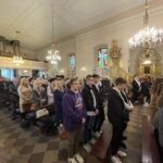 29.09.2022. Ostrowiec Św. Poświęcenie sztandaru Katolickiego Liceum Ogólnokształcącego im. ks. Marcina Popiela / Fot. Emilia Sitarska - Radio Kielce