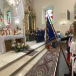 29.09.2022. Ostrowiec Św. Poświęcenie sztandaru Katolickiego Liceum Ogólnokształcącego im. ks. Marcina Popiela / Fot. Emilia Sitarska - Radio Kielce