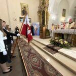 29.09.2022. Ostrowiec Św. Poświęcenie sztandaru Katolickiego Liceum Ogólnokształcącego im. ks. Marcina Popiela / Fot. Emilia Sitarska - Radio Kielce