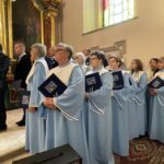 29.09.2022. Ostrowiec Św. Poświęcenie sztandaru Katolickiego Liceum Ogólnokształcącego im. ks. Marcina Popiela / Fot. Emilia Sitarska - Radio Kielce