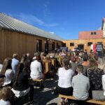 Szkoła w Ujeździe na nowy rok stała się większa - Radio Kielce 01.09.2022. Ujazd. Rozpoczęcie nowego roku szkolnego oraz otwarcie nowego pawilonu szkoły i boiska / fot. Emilia Sitarska - Radio Kielce