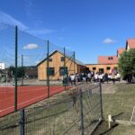 Szkoła w Ujeździe na nowy rok stała się większa - Radio Kielce 01.09.2022. Ujazd. Rozpoczęcie nowego roku szkolnego oraz otwarcie nowego pawilonu szkoły i boiska / fot. Emilia Sitarska - Radio Kielce