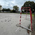 22.09.2022. Kielce. Szkoła Podstawowa nr 2. Plac, na którym powstanie nowe boisko / fot. Wiktor Taszłow - Radio Kielce