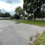 22.09.2022. Kielce. Szkoła Podstawowa nr 2. Plac, na którym powstanie nowe boisko / fot. Wiktor Taszłow - Radio Kielce