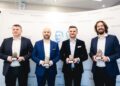 22.09.2022. Kielce. Kolejne przedsiębiorstwa dołączyły do Centralnego Klastra Wodorowego im. Braci Łaszczyńskch. Na zdjęciu (od lewej): Tomasz Tłusty - prezes Energia Euro Park Mielec, Radosław Swół - prezes spółki Euro-Eko Mielec, Krzysztof Kapinos - wiceprezes spółki Enervigo Mielec i Szczepan Ruman - prezes spółki Świętokrzyskie Kopalnie Surowców Mineralnych / źródło: Świętokrzyskie Kopalnie Surowców Mineralnych