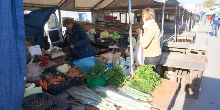 Wzrosły opłaty targowe na kieleckich bazarach - Radio Kielce