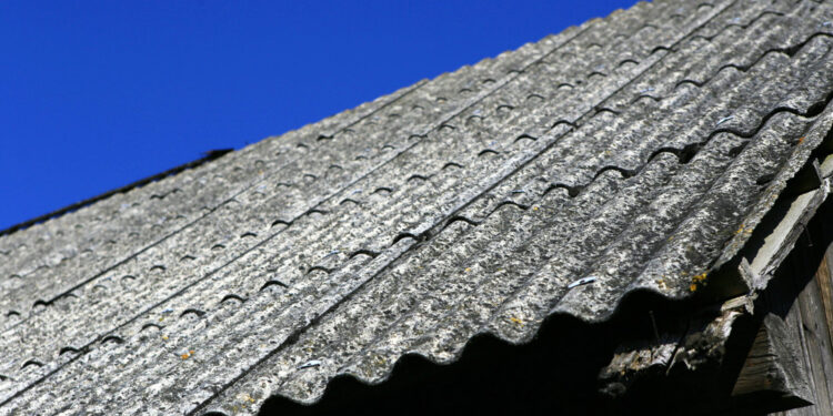 Wymiana dachów z azbestu w gospodarstwach rolnych – nabór wniosków od 17 października - Radio Kielce