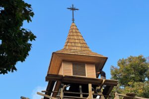 Kielce. Białogon. Drewniany kościół p.w. Przemienienia Pańskiego / Fot. Wiktor Taszłow - Radio Kielce