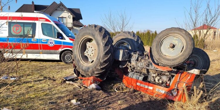 Nie żyje 58-latek przygnieciony ciągnikiem rolniczym - Radio Kielce