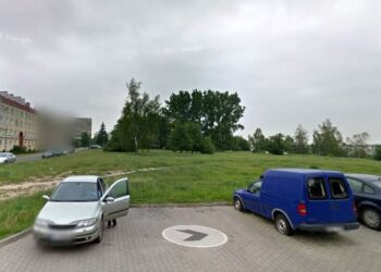 Starachowice, Działka, na której mają stanąć wieżowce / Fot. Google Maps