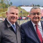 17.09.2022. Skowronki. Otwarcie kanału żeglugowego przez Mierzeję Wiślaną. Na zdjęciu (od lewej): senator Jarosław Rusiecki i Andrzej Adamczyk - minister infrastruktury. / Fot. Jarosław Rusiecki - Facebook