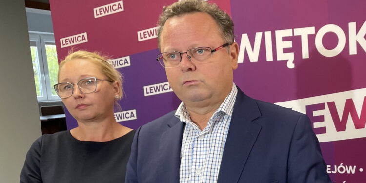 12.09.2022. Kielce. Konferencja Nowej Lewicy. Na zdjęciu (od lewej): Bogusława Długosz i poseł Andrzej Szejna / Fot. Michał Kita - Radio Kielce