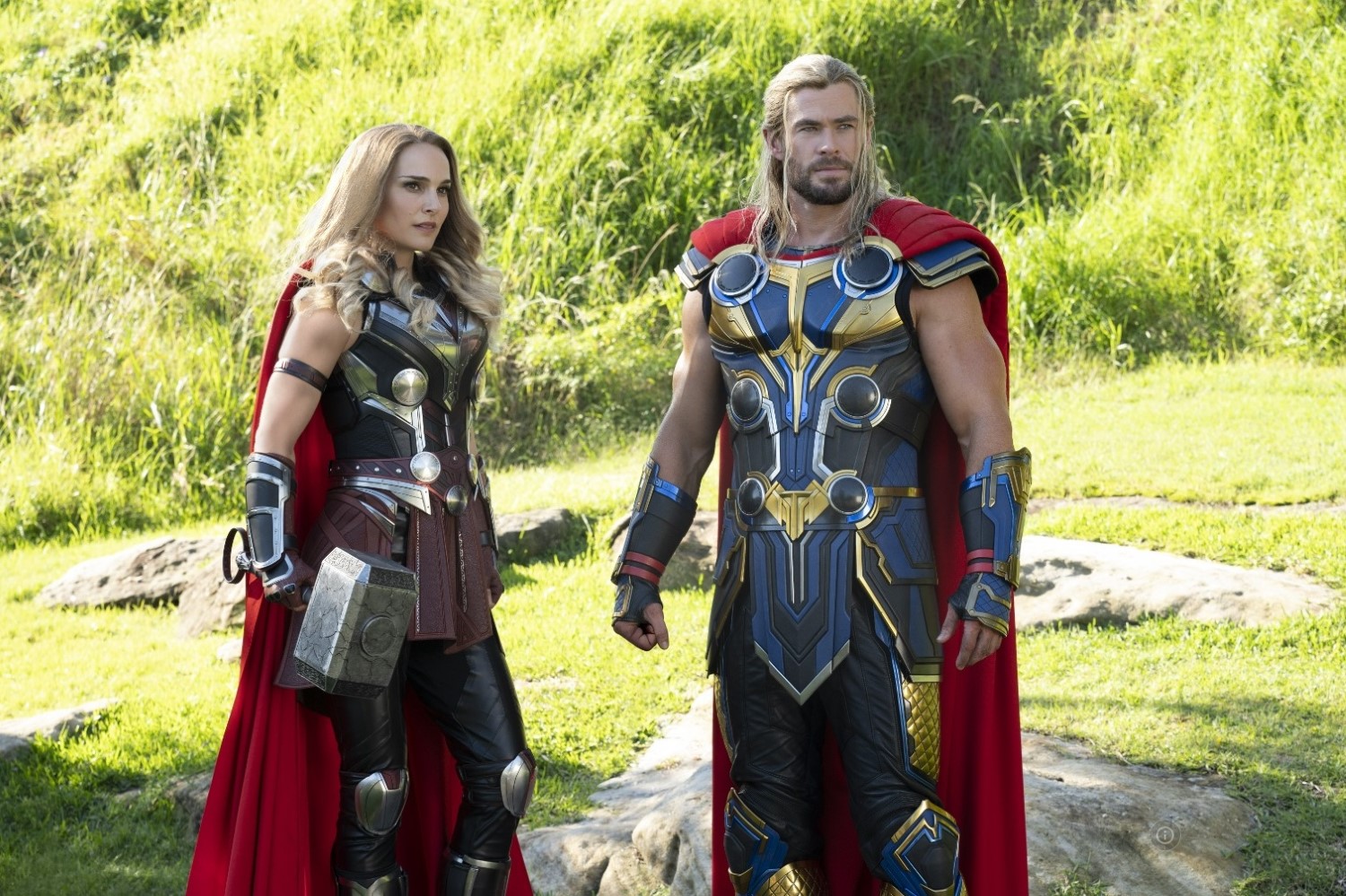Natalie Portman i Chris Hemsworth na planie filmu ,,Thor: miłość i grom" w reżyserii Taika Waititi / źródło: materiały prasowe