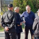 28.10.2022. Nieskurzów Stary. Na zdjęciu: Zbigniew Koniusz - wojewoda świętokrzyski na miejscu pożaru / Fot. Świętokrzyski Urząd Wojewódzki