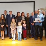 28.10.2022. Kielce. Wręczenie nagród w konkursie Klubu Odkrywców Miejsc Pamięci, organizowanym przez Stowarzyszenie Rekonstrukcji Historycznych „Jodła” / Fot. Marcin Marszałek - Radio Kielce